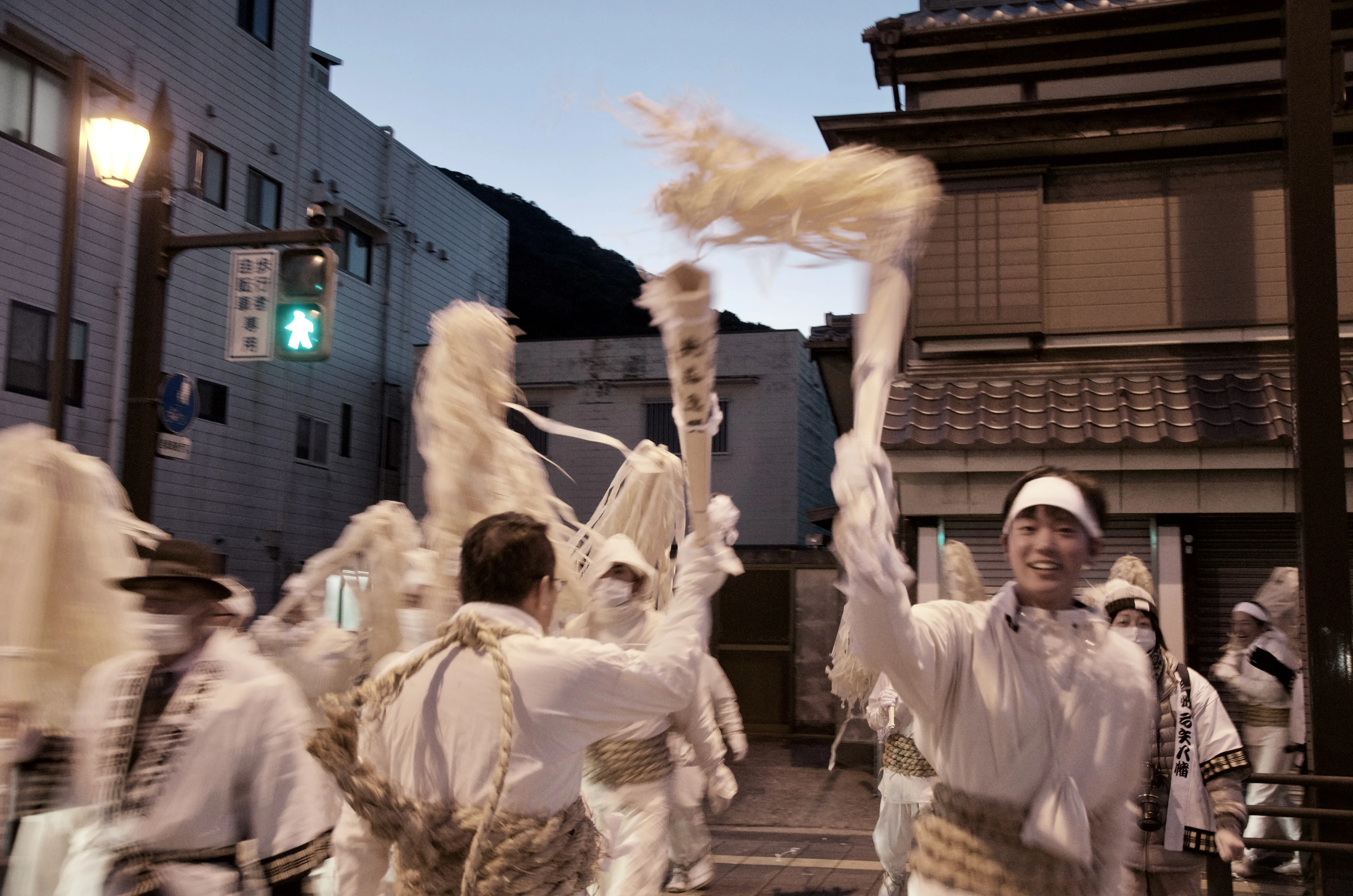 Noboriko strike their unlit torches together and shout 'Tanomude!' in the streets.